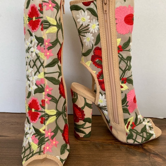 Liliana heel boot.Floral print mesh. 4.5” heel - Picture 4 of 5